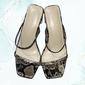 The Drop Avery Sand Sandal Heels, NWT, Size 7